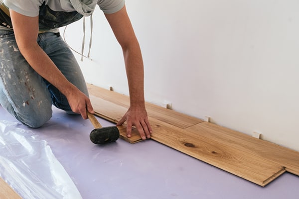 Houten vloeren repareren